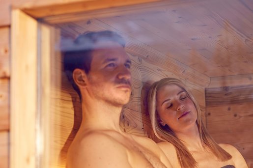 Miriam und Felix Neureuther in der Sauna