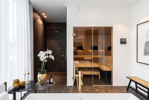 Maßgeschneiderte Wellness in einem modernen Einfamilienhaus