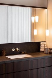 Wellnessbad in moderner Architektur