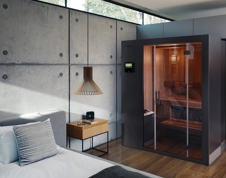 KLAFS S1 Black im Schalfzimmer