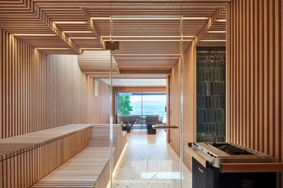 Maßgefertigte Sauna mit Glasfront