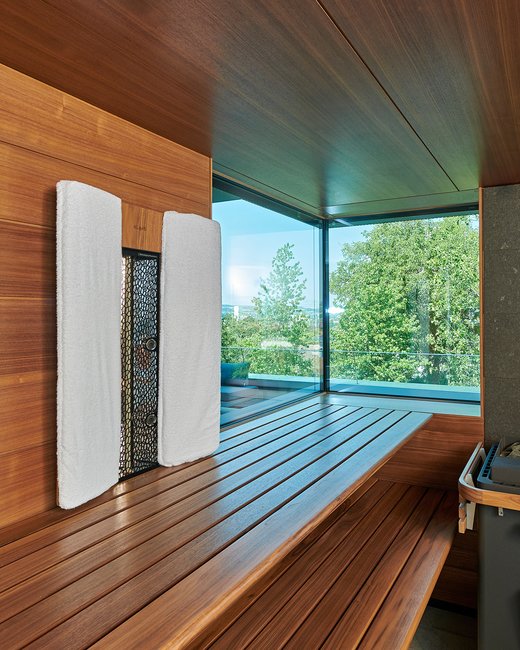 Rückenlehne InfraPLUS in der Sauna AURA