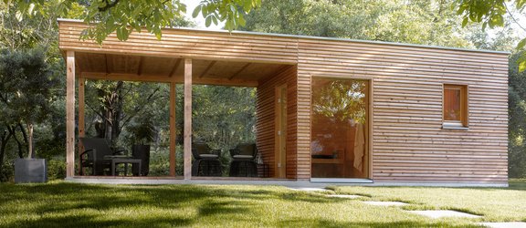Eine Gartensauna umgeben von natürlichem Ambiente Eine Gartensauna umgeben von natürlichem Ambiente